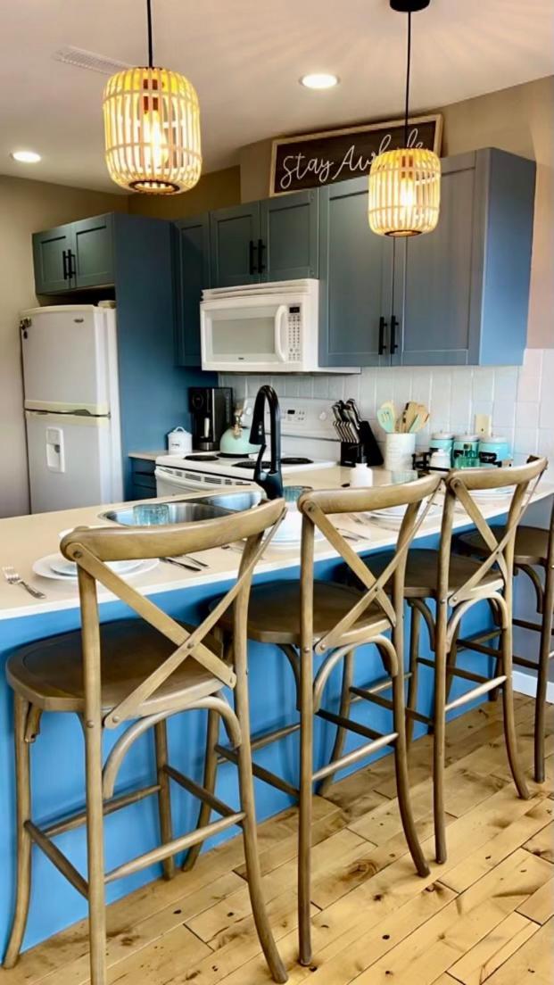 Jasmine Cottage Kelowna Bagian luar foto