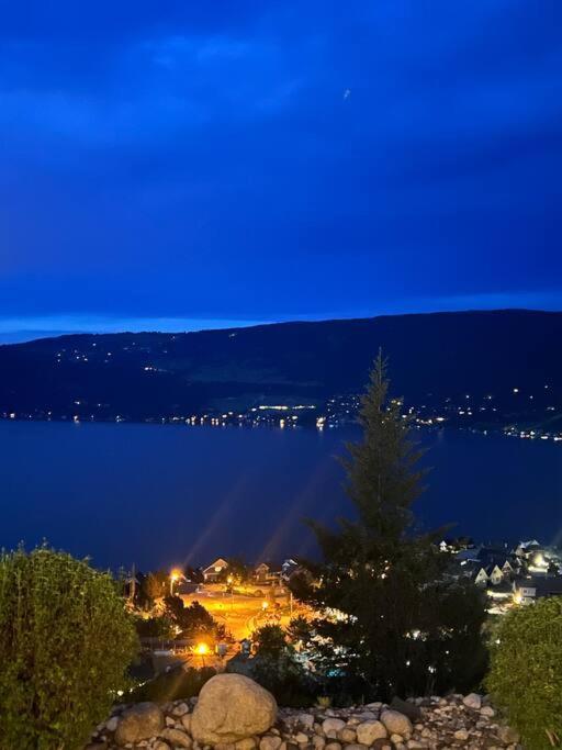 Jasmine Cottage Kelowna Bagian luar foto