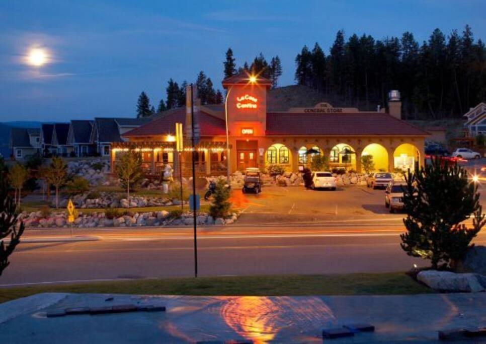 Jasmine Cottage Kelowna Bagian luar foto
